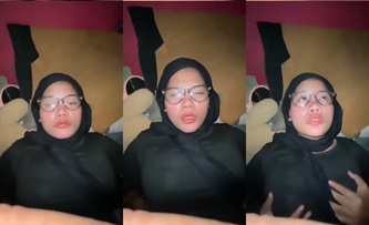 Hijab Montok Pasrah Memeknya Dientot